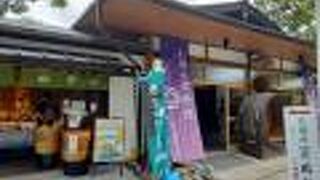 お酒の神様の「松尾大社」近くの無料施設でしたが、お酒の試飲はできませんでした