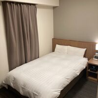 固いベッド（シモンズ）