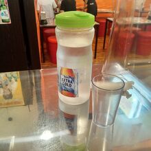 お水も韓国風の容器です。