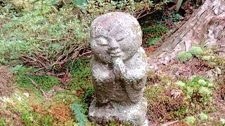 何度か移転を繰り返し、明治維新後に現在の大原に移り「三千院」と称された様です