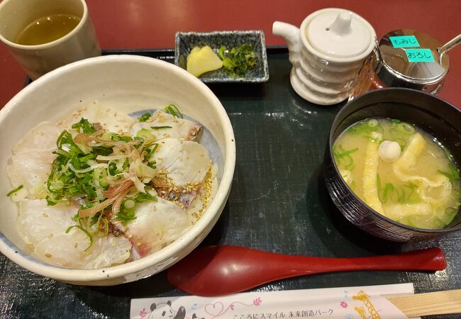 アドベンチャーワールドで海鮮丼