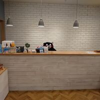 お土産屋のカウンターに、クマモンが常時います！