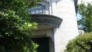 石造りの立派な建物です