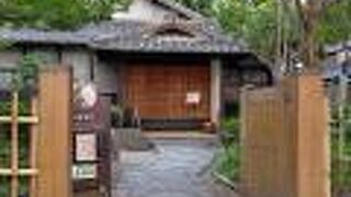 熊本大学の前身である第五高等中学校に英語教師として赴任した小泉八雲