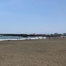 広い砂浜の海水浴場