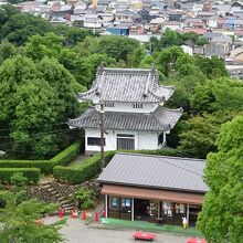 天守閣から城内。