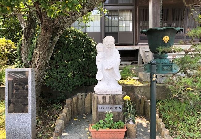 戸塚宿七福神の寿老人の像