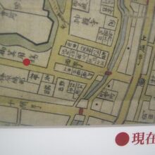 左上の写真の該当部分を拡大するとこんな感じです。