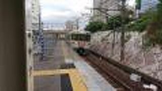 休日に金山駅から名古屋方面への列車に乗車