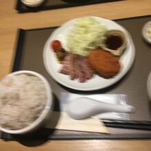 牛たん＆牛たんコロッケ定食(1100円)