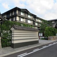 玄関は油小路沿いにあります