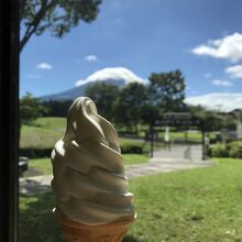 ソフトクリームと富士山