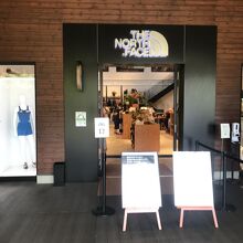 数少ない大型店舗