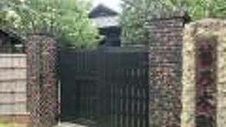 落ち着いた建物、厩