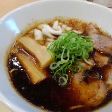 今出川ブラック８００円　見た目は以前と変わらないが