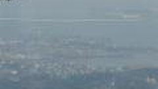 北湖と南湖を分ける