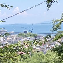 このように、山の上からの風景が見えます。