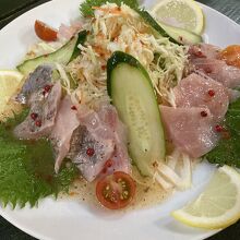 地魚どっさりカルパッチョ　１４００円