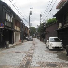 引接寺山門前から眺めた寺町通りの様子