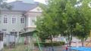 とても美しい建造物ですが、現役の幼稚園なので中には入れません