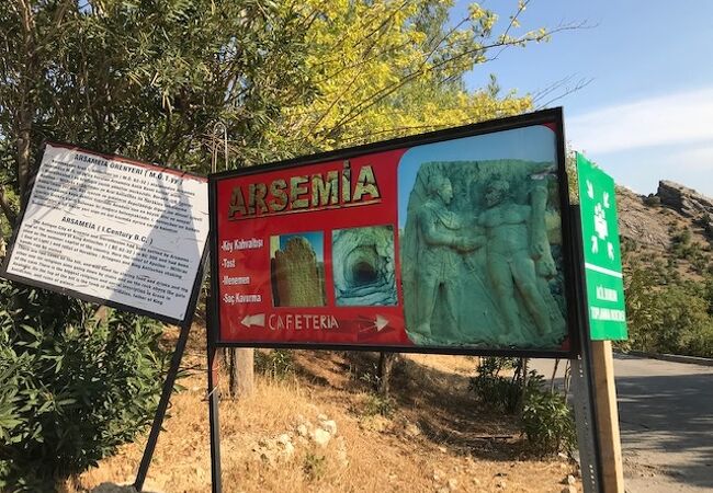 レリーフがあるだけ