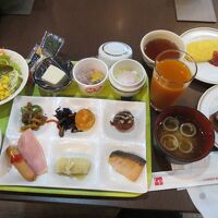ブッフェ式の朝食