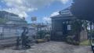 駅舎はおしゃれです。