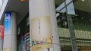 建物側面の柱が、オリンピックムードを盛り上げていました