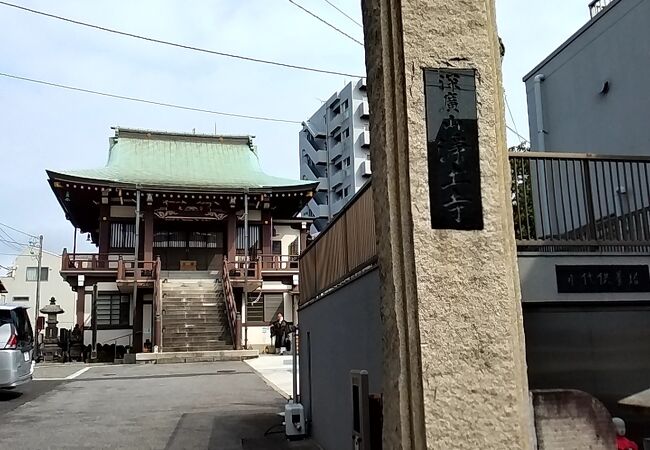 本念寺の前にありました。