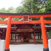 箱根神社の境内にある九頭龍神社本宮からの御分霊