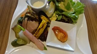 オードブルに髪の毛は入っていて、ぞっとした。