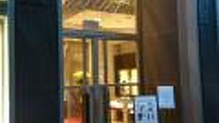 店に入るのには勇気がいる高級ブティック