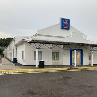 フリーウェイのランプから近いのは便利