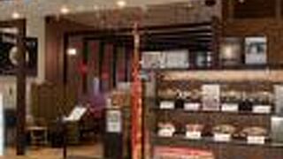 ショッピングモールの２Fにあります