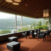 芦ノ湖を見下ろす高台にある立派な美術館