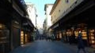 アルノ川に架かる２層建て