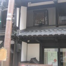 からくり人形の一つはここの二階に設置されています