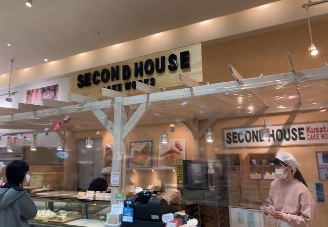 ひなまつりケーキを購入しました。