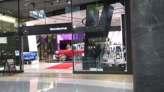 高級外車を間近で見れる