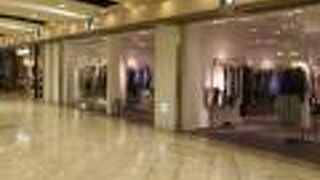 地下街のショッピングモールです