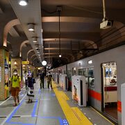 阪神は地下、阪急電車は地上の三宮駅