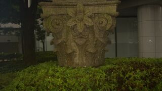 昔の銀行の柱頭