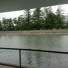 東山魁夷美術館の池