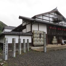 純和風の芝居小屋です