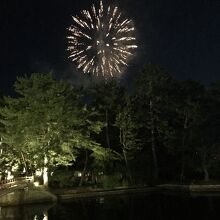 部屋からは花火が見えて・・