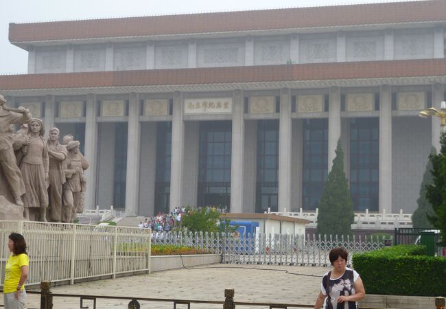 中国の政治を議論する「人民大会堂」