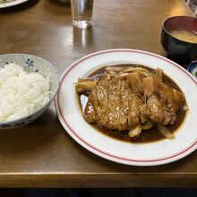 肉ライスを注文