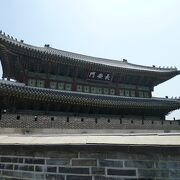 ソウルにある南大門より規模が大きい長安門