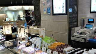 季節の和菓子が目立つ金沢駅の老舗和菓子店