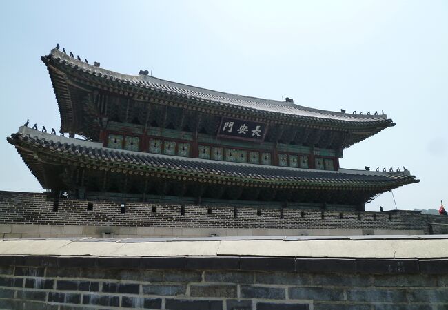 ソウルにある南大門より規模が大きい長安門